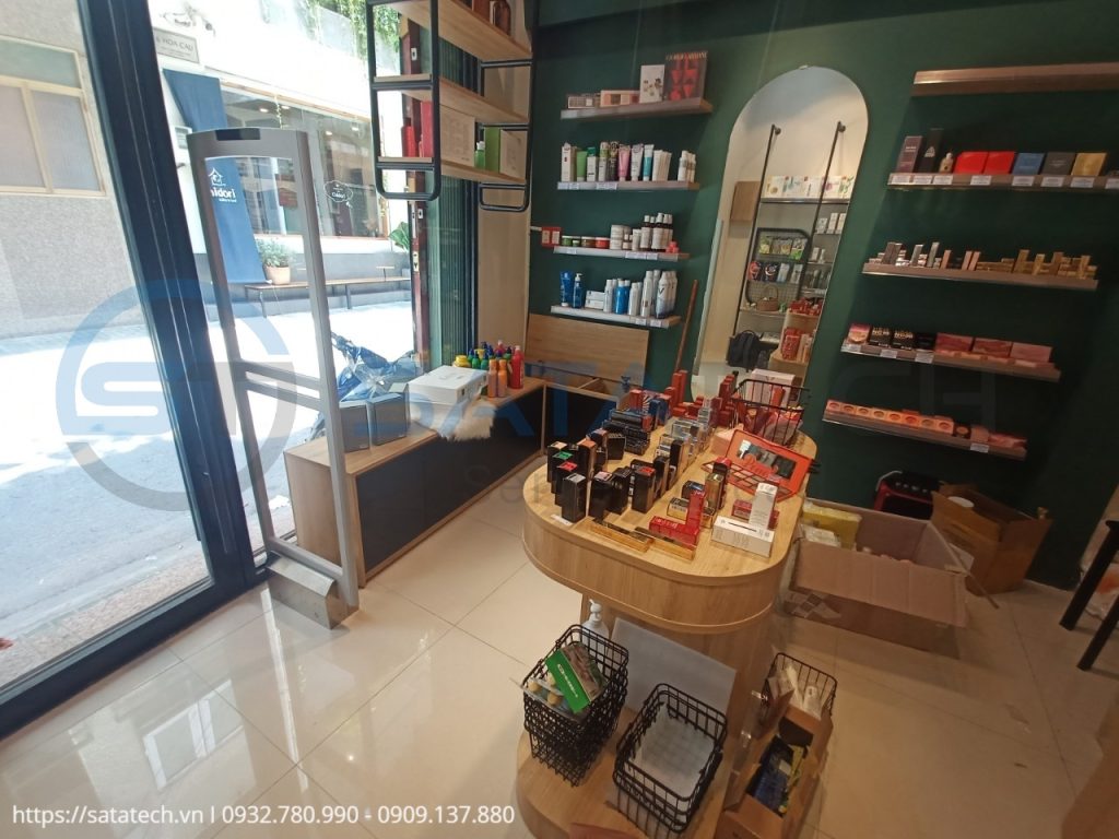 cong-tu-an-ninh-am-shop-mỹ-phẩm