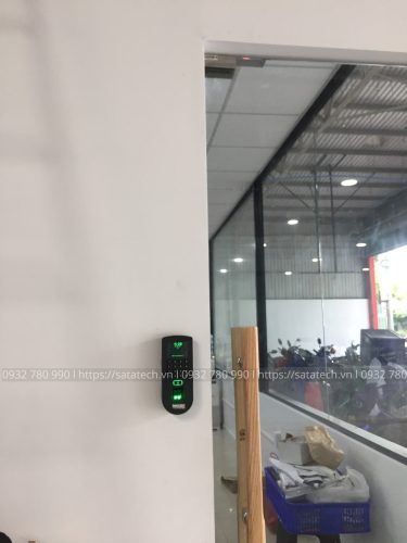 may-cham-cong-kiem-soat-cua-f19