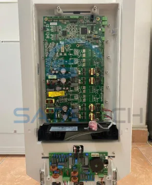 tháo main cổng từ an ninh để kiểm tra 