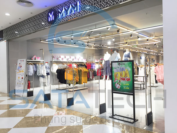 cổng từ an ninh tại shop quần áo 