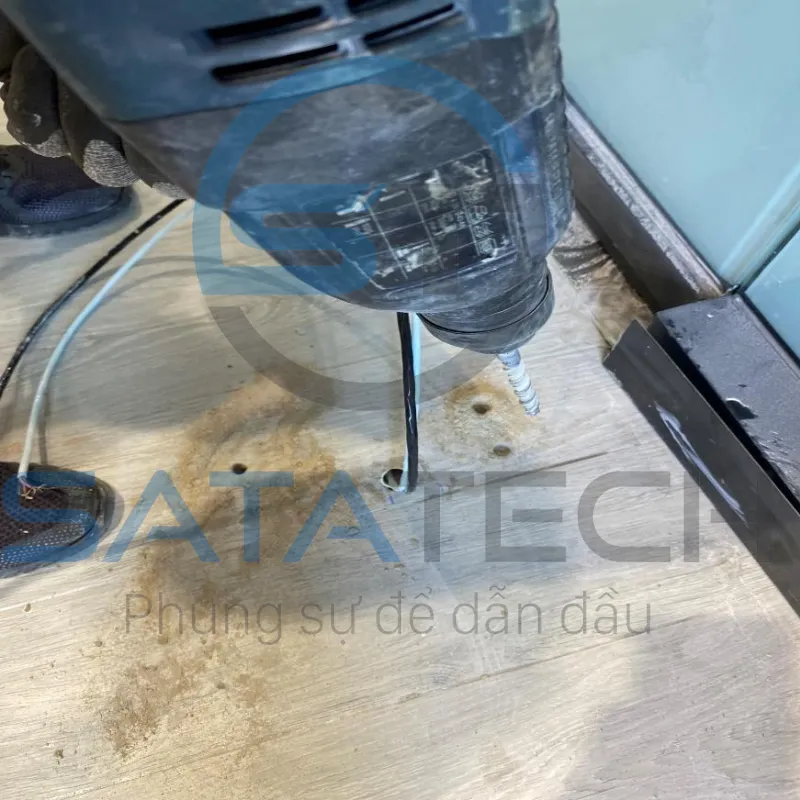 Dùng mũi khoan bê tông