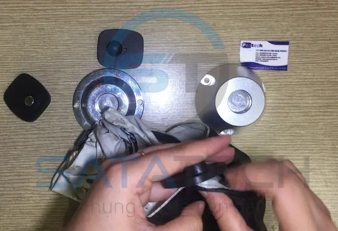 Gỡ tem từ cứng bằng bộ khử từ