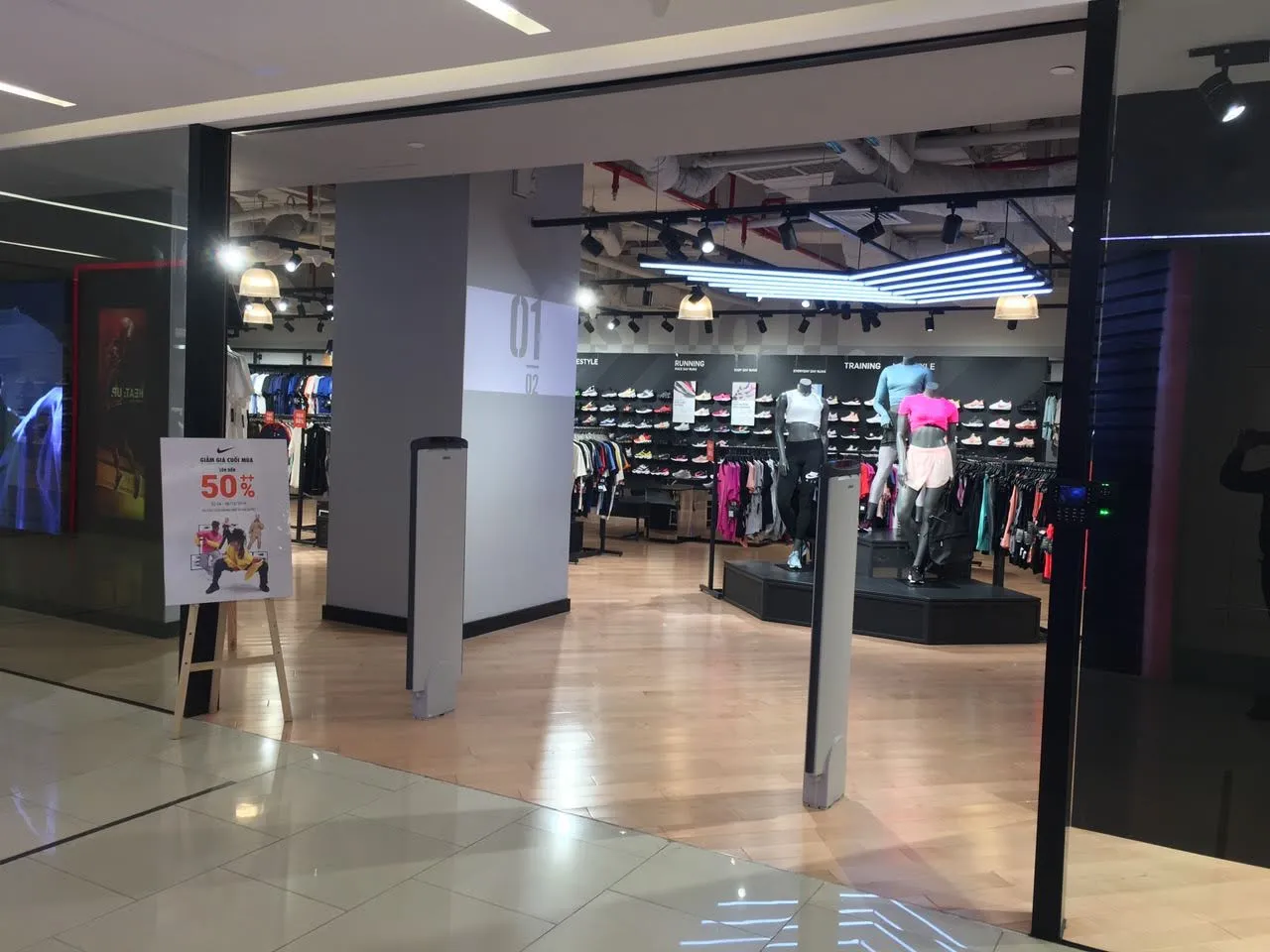 cổng từ an ninh siêu thị báo động giả